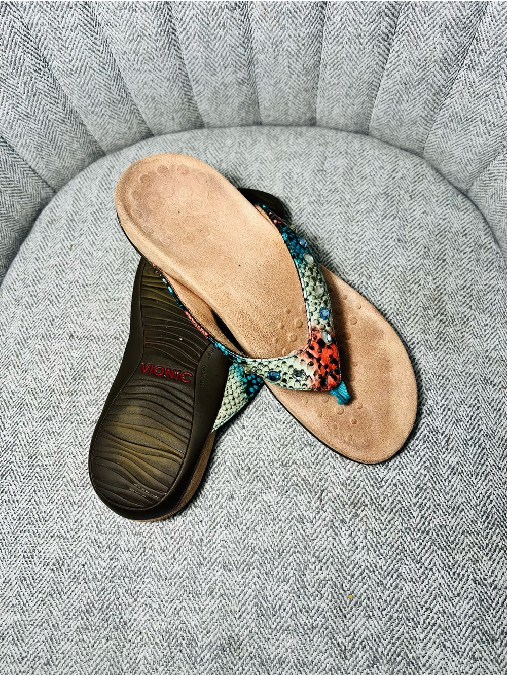 Vionic Black Sandal with Teal Snake-Print Strap Detail size 7W
